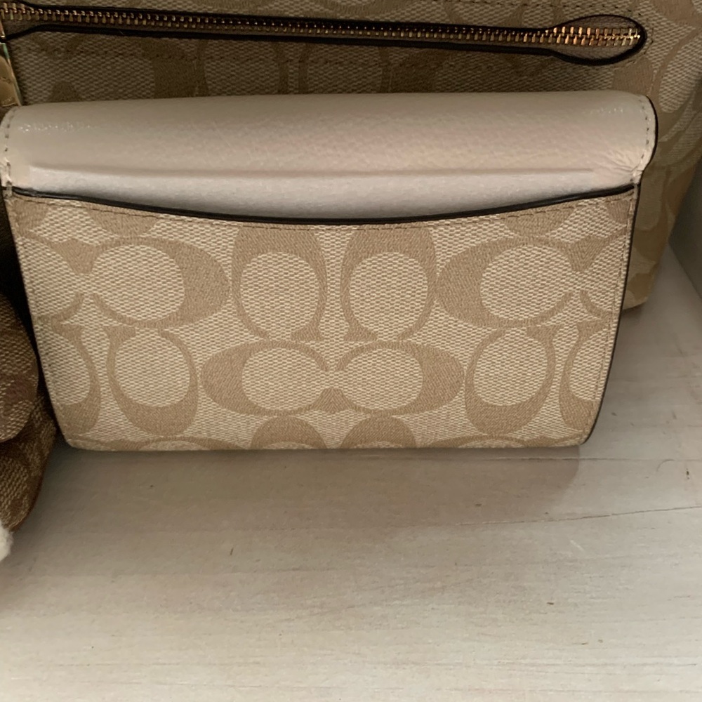 Coach Set - Picture 6 of 10